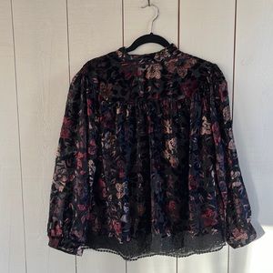 Brand Boutique “Seen Worn Kept” Women’s blouse/top. Size M.